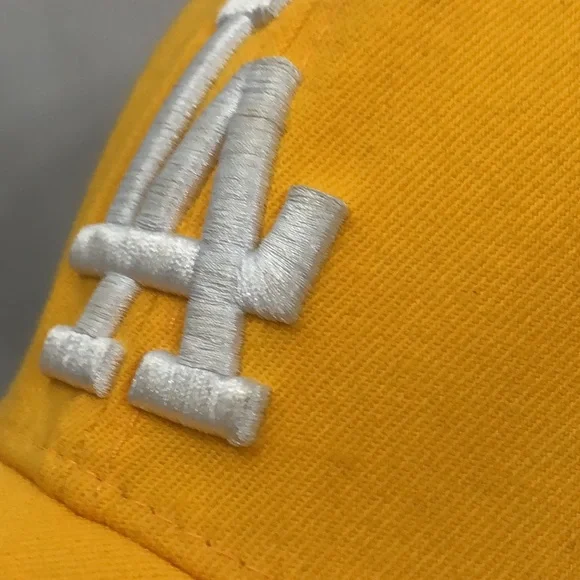 LA Dodgers Hat Baseball Cap knit flex fit Gold White MLB New Era 39 Thirty M L - Picture 14 of 14